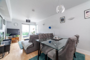 Stylish Chic Retreat: 1-bed, Near Canary Wharf